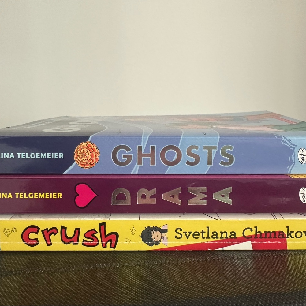 BUNDLE OF BOOKS.-Graphic Novel Set for Kids - Ghosts, Drama, Crush